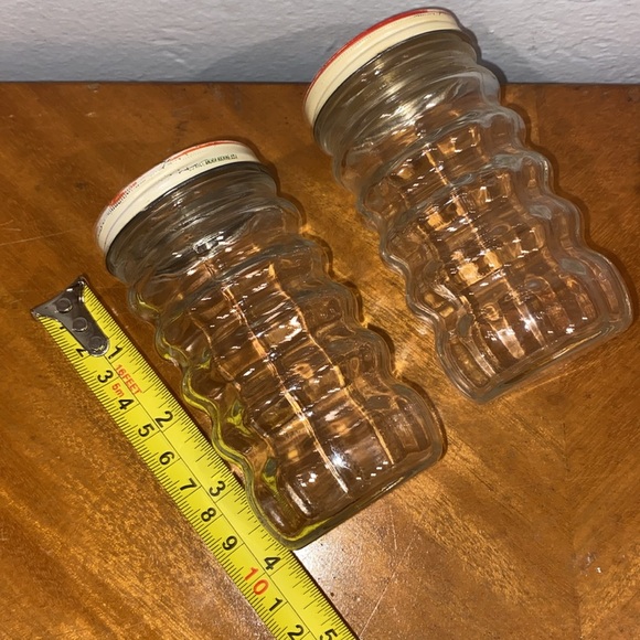 Vintage Anchor Hocking Tulip Salt & Pepper Shakers - Picture 3 of 3